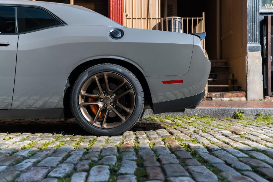 Детали экстерьера Dodge Challenger SRT Hellcat (LC) 2018 года  (фото 13 из 25)